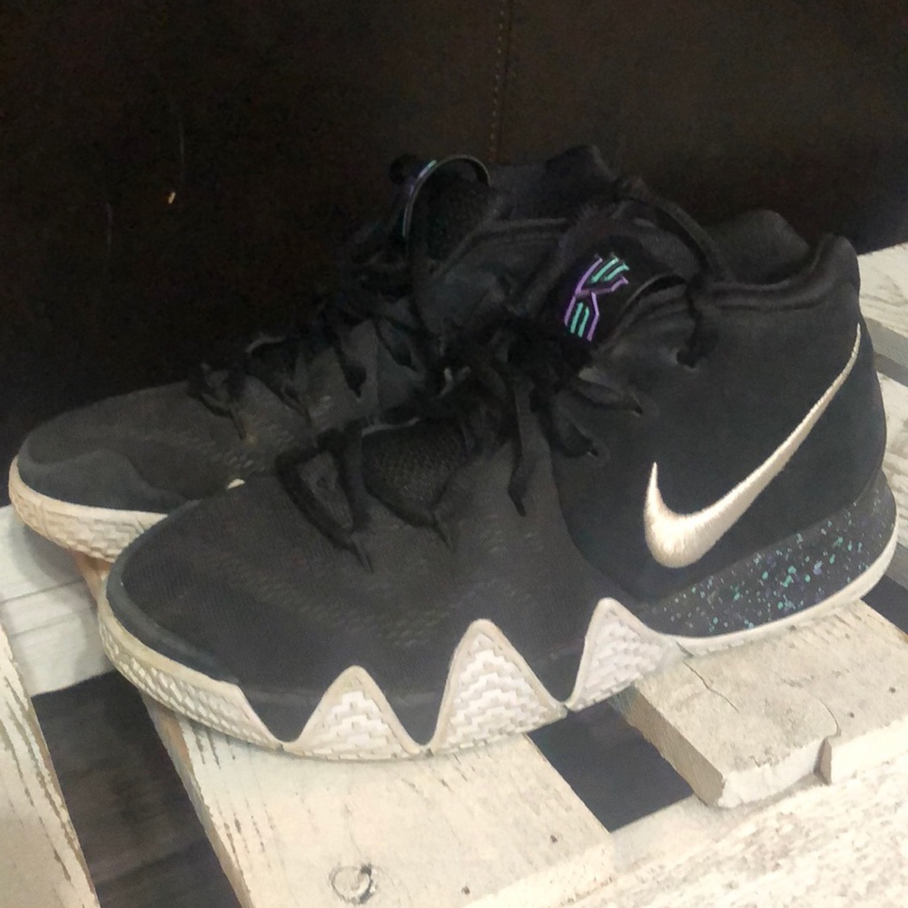 Boys youth Nike Kyrie size 4